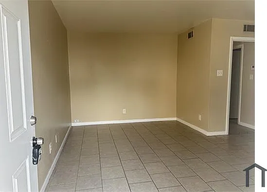 2 bed, 800 sqft, $1,400 — Photo 3