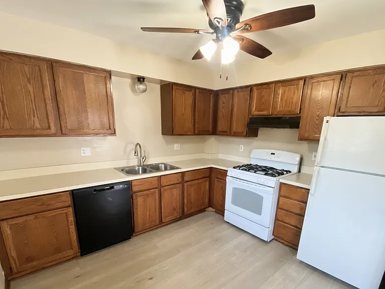 1478 Euclid St — Photo 3