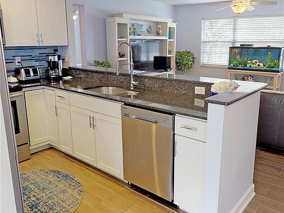 5th image of 4521 SW 1st Pl