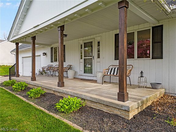 4th image of 1055 Easthill St SE