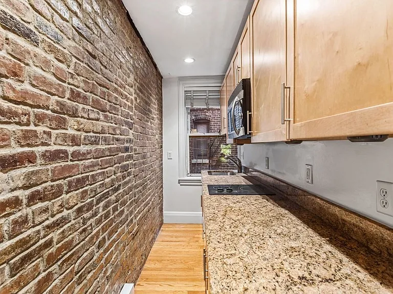 16 Henchman St #3R — Photo 11