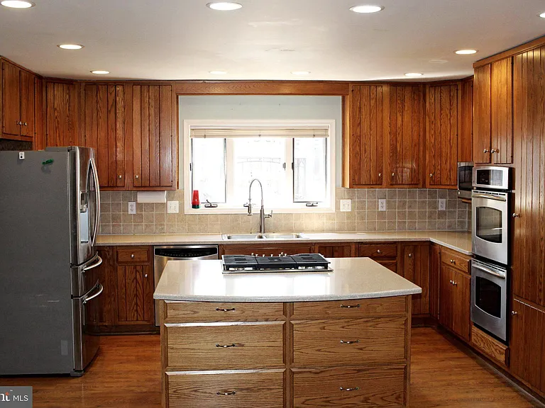 4511 Sudley Rd — Photo 2