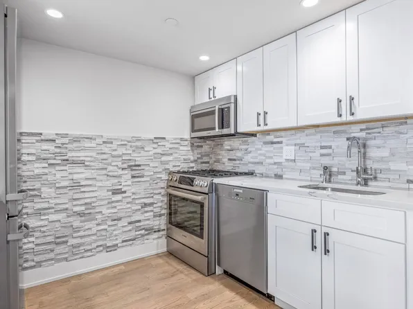 282 Nassau Avenue image 3 of 15