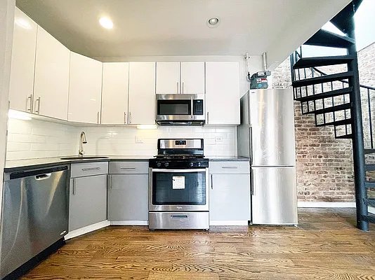 Rented by Bohemia Realty Group | media 14