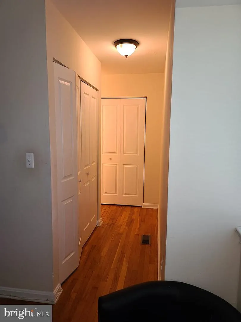 3 bed, 3.5 bath, 1968 sqft, $2,700 — Photo 2