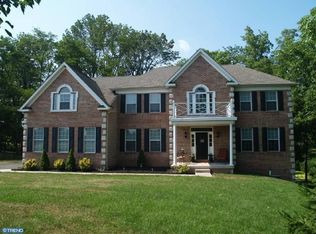 40 Leaf Creek Ct, Douglassville, PA 19518