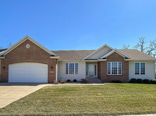2705 Wolf Creek Trl, Hiawatha, IA 52233