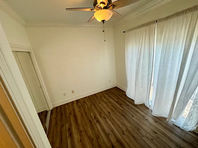1253 Granville Ave #5 — Photo 12