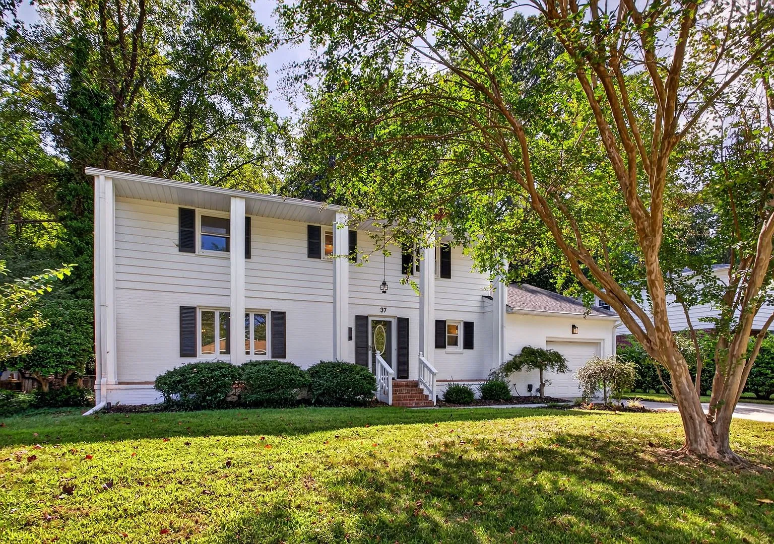 5 bed, 2.5 bath, 2438 sqft, $3,000 — Photo 1
