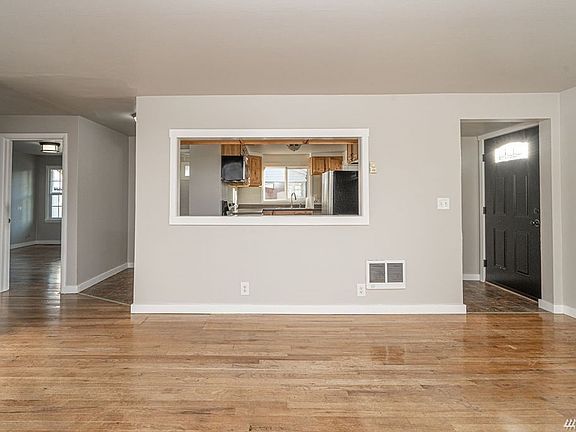 4th image of 1003 W Columbia Ave