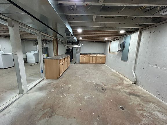 5th image of 836 5th Ave W