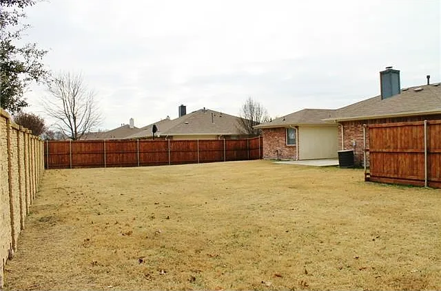 629 Rothschild Ln — Photo 18