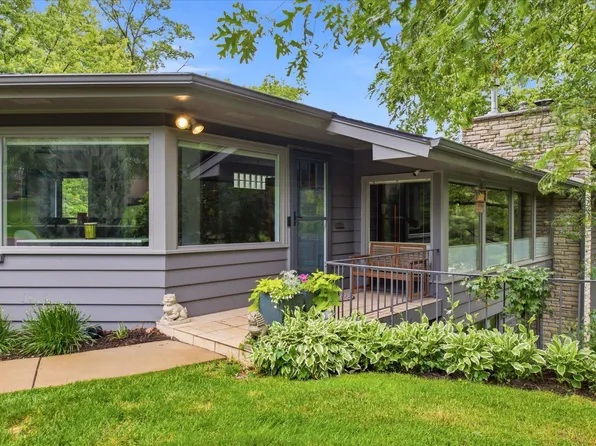 301 Ardmore Dr, Golden Valley, MN 55422