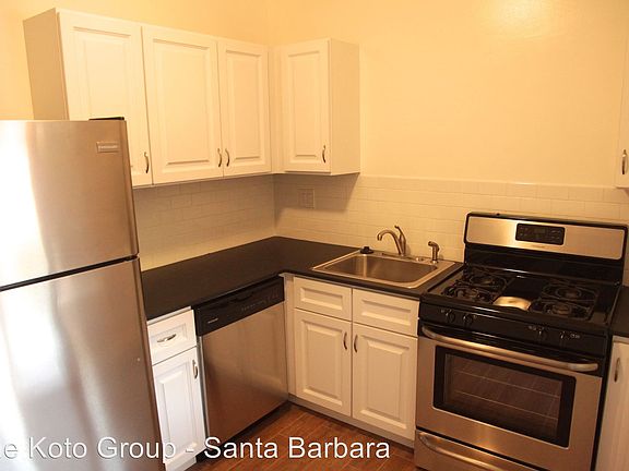 2nd image of 2320 De La Vina St APT 1