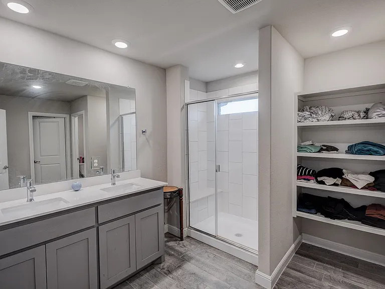 1221 Rolling Meadows Dr — Photo 15