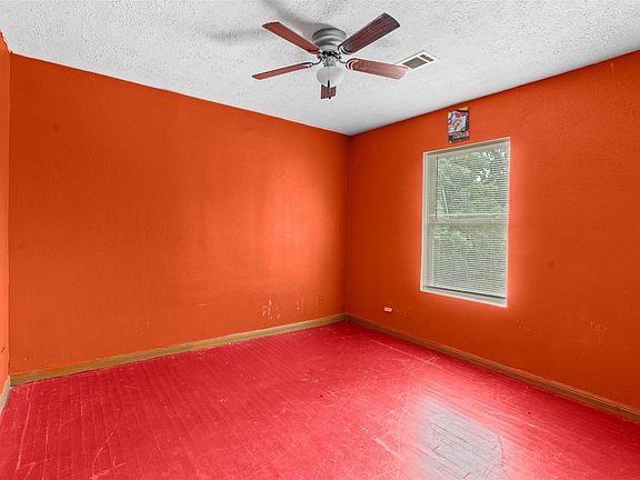 3rd image of 213 Olive Ave