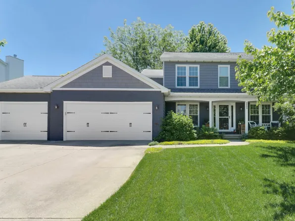 3203 Eagle Crest Rd, Bloomington, IL 61704