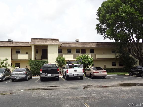 2nd image of 5545 N Lakewood Cir N #422