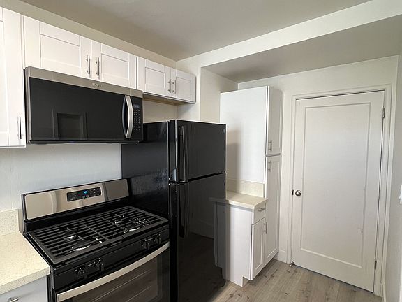 4th image of 2409 24th St APT 1