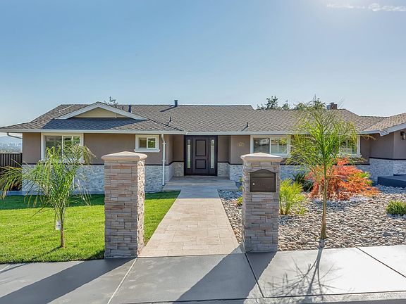 3rd image of 1077 Vista Del Mar