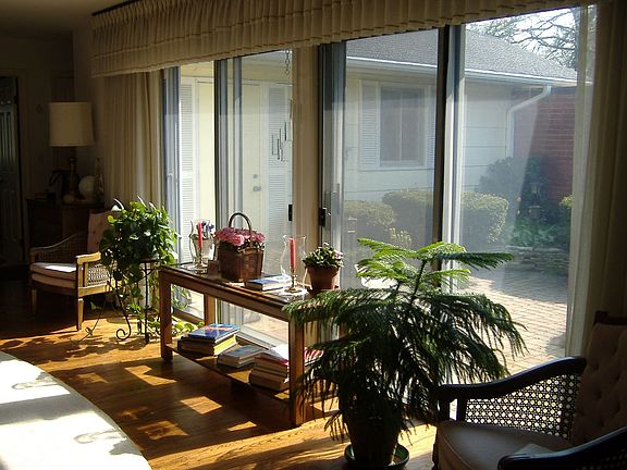 Sliders to private courtyard