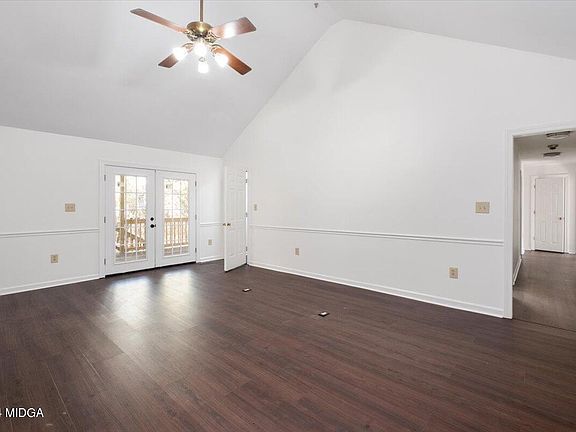 4th image of 180 Kingswood Dr