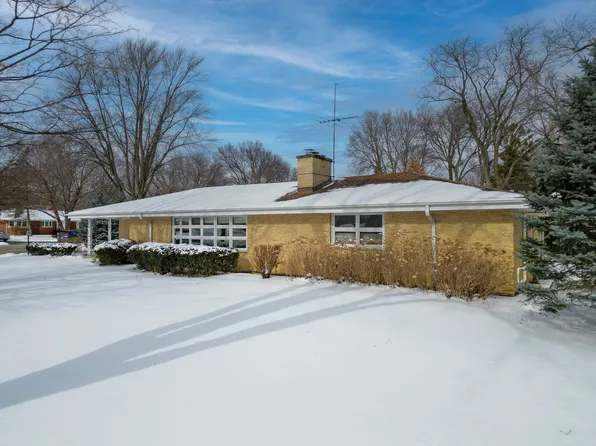 2301 S Westwood Ln, Palatine, IL 60067