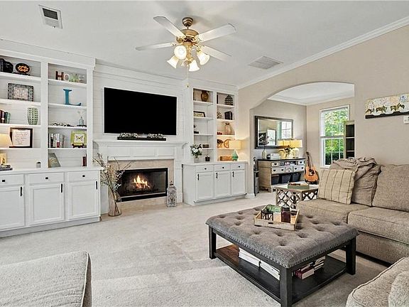 5th image of 355 Thorn Creek Way