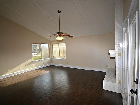 4th image of 4625 Oakwood Dr