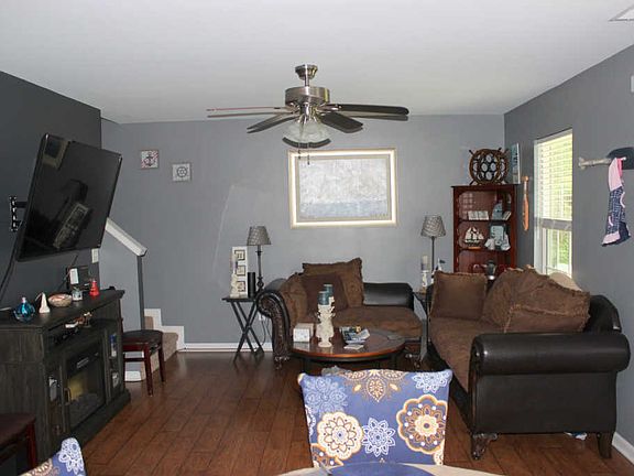 4th image of 643 Mac St #A