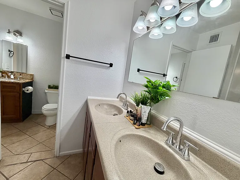 765 N Arrowhead Dr #2 — Photo 24