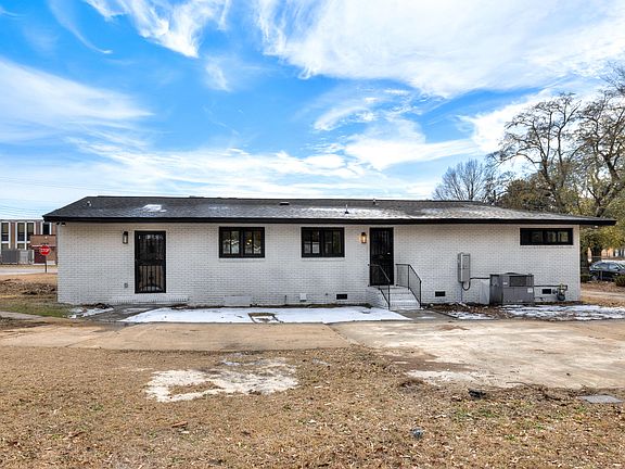 5th image of 301 Stark St