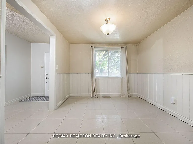 24 Highland Park Blvd — Photo 7