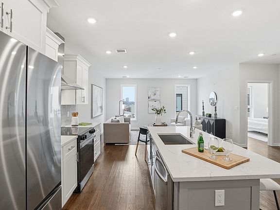 3rd image of 267 Old Colony #602