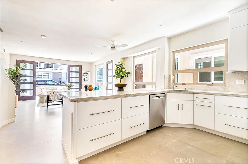 4 bed, 3.5 bath, 2150 sqft, $11,000 — Photo 4