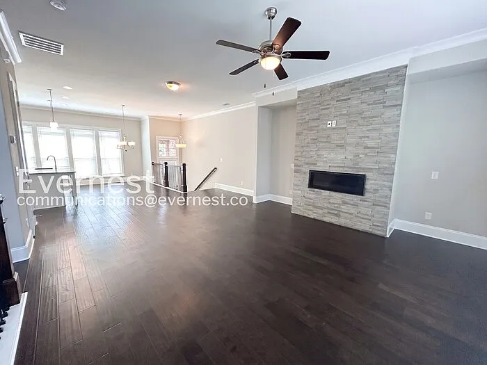 2140 Coventry Dr — Photo 8
