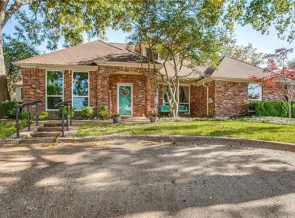 3rd image of 809 Lakeshore Dr