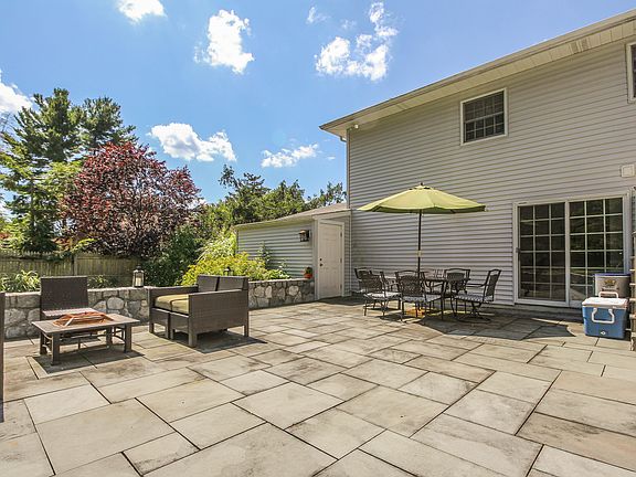 5th image of 2265 Edward Ln