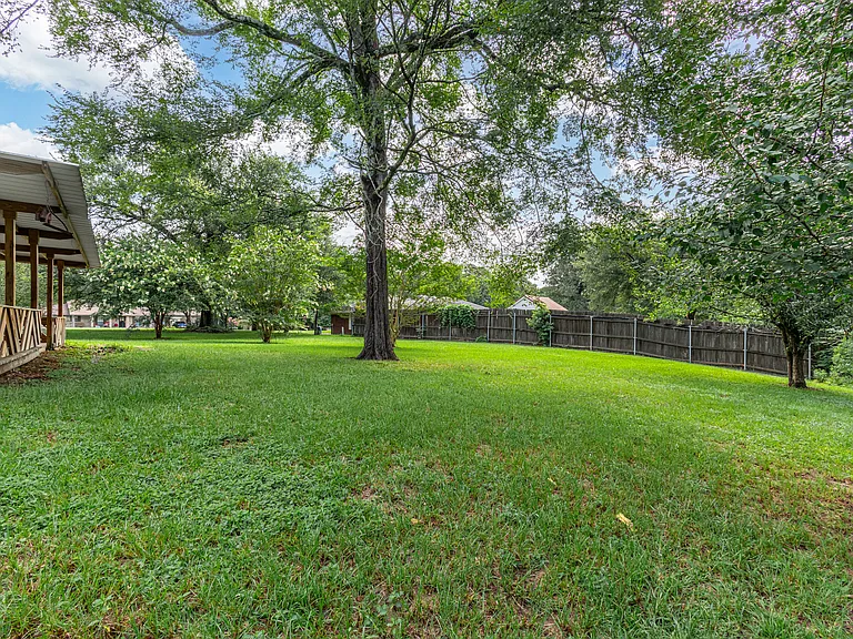 300 Oak Ln — Photo 7