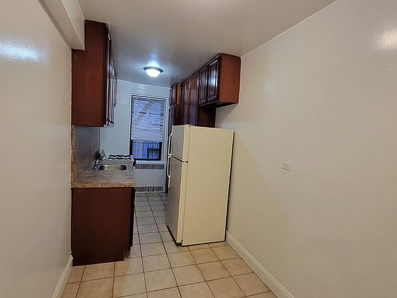 4th image of 3635 167th St APT 3K