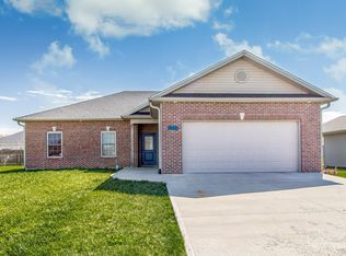 811 Travis Cir, Centralia, MO 65240