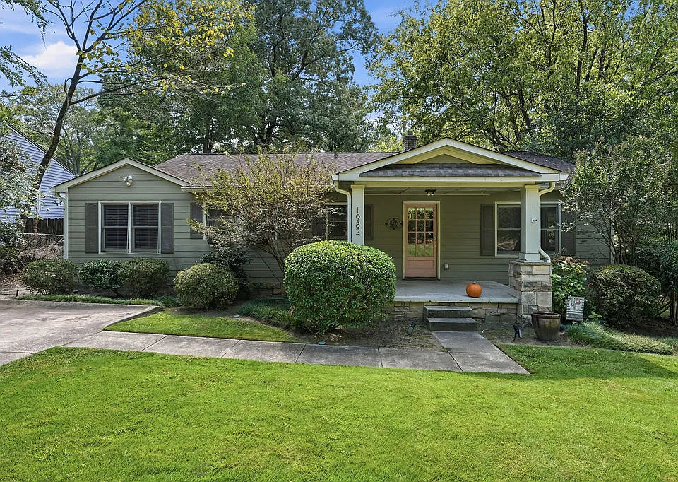1982 La Dawn Ln NW