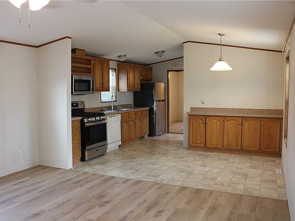 5th image of 1004 Coutts Ave