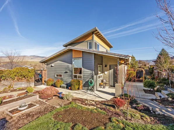 126 Dunn Cir, Ashland, OR 97520