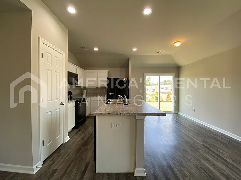 52 Cottage Ln — Photo 7