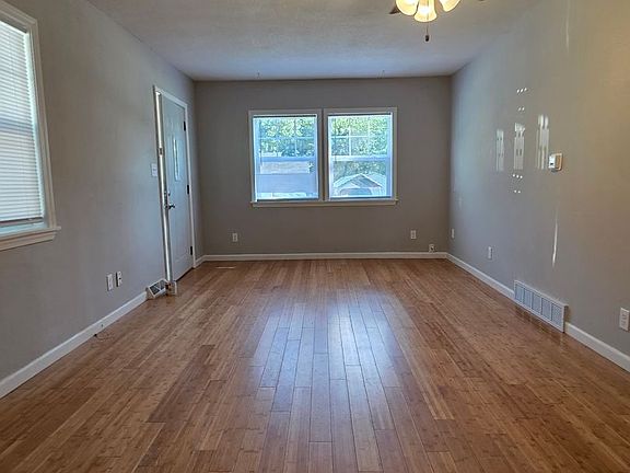 5th image of 3111 Lincoln Ave