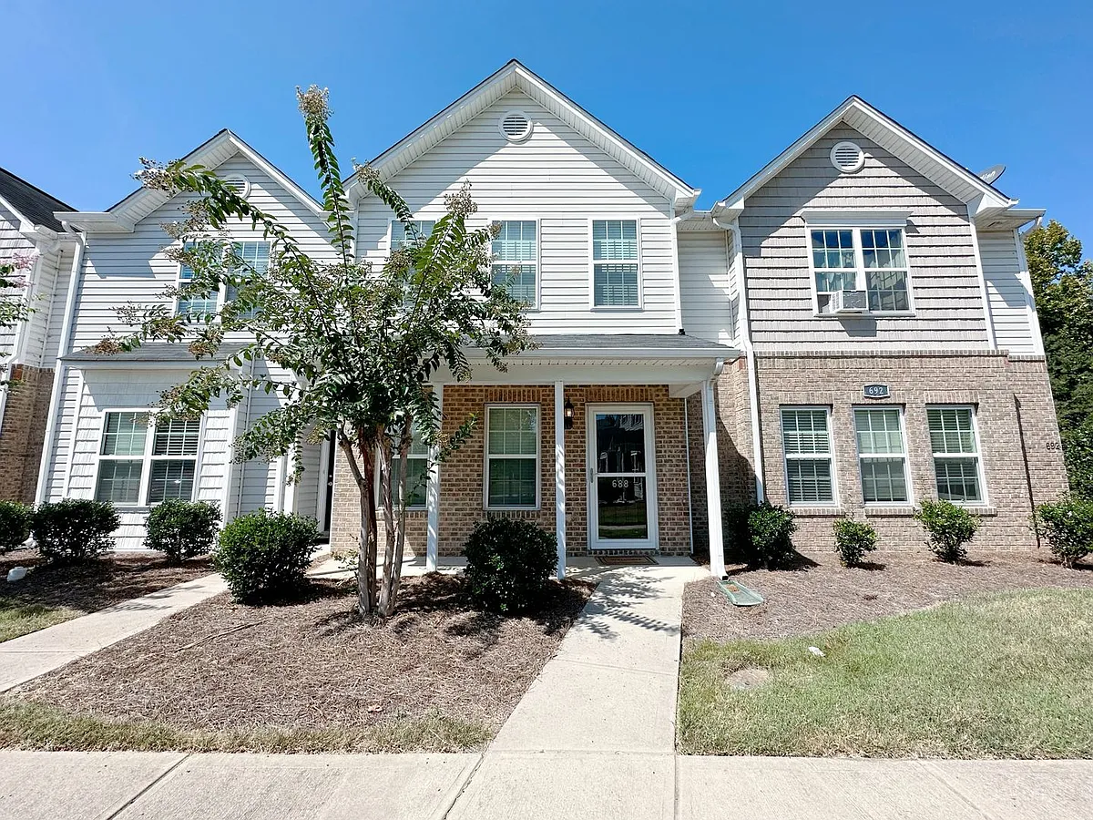 Building Photo - 688 Cairn Cir