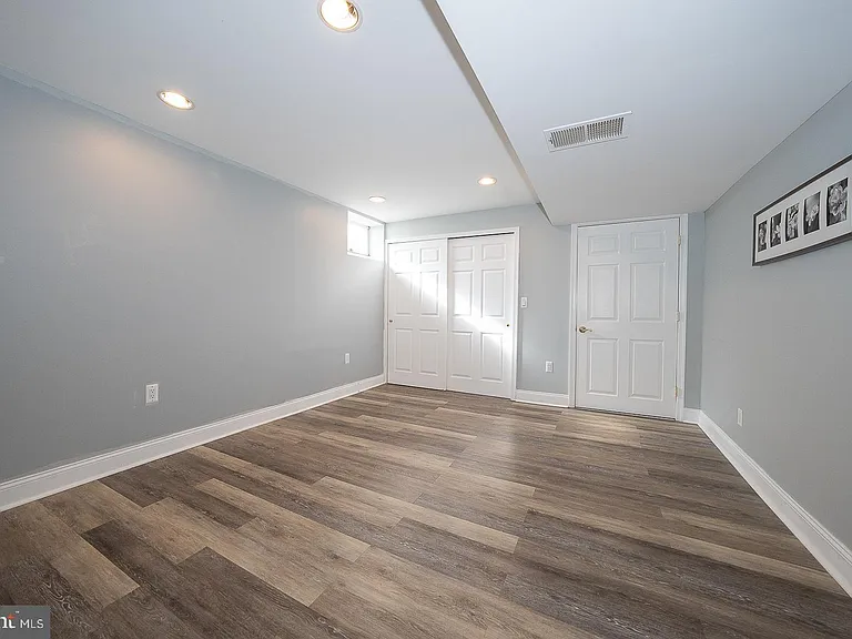 1099 Armstrong Ct — Photo 39