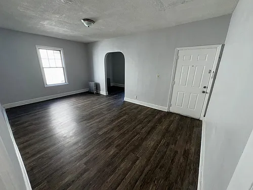 381 Leslie St Photo 1