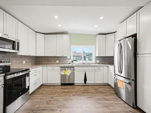 4th image of 3221 Irene St